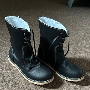 Cozy Black Ankle Boots with Faux Fur Lining